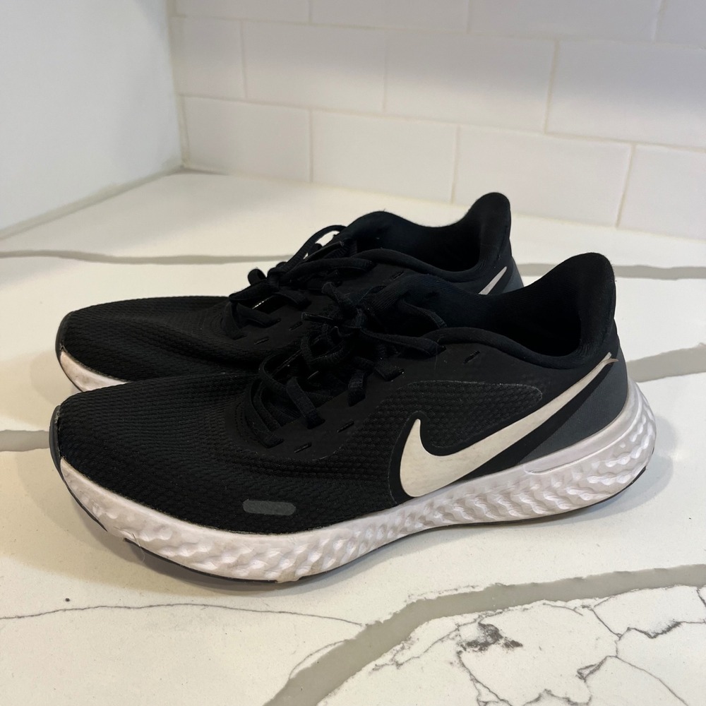 Nike Revolution 5 Mens Running Shoes Black White BQ3207-002 Size 7.5